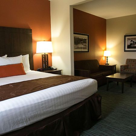 Best Western Plus Williston Hotel & Suites Exterior photo