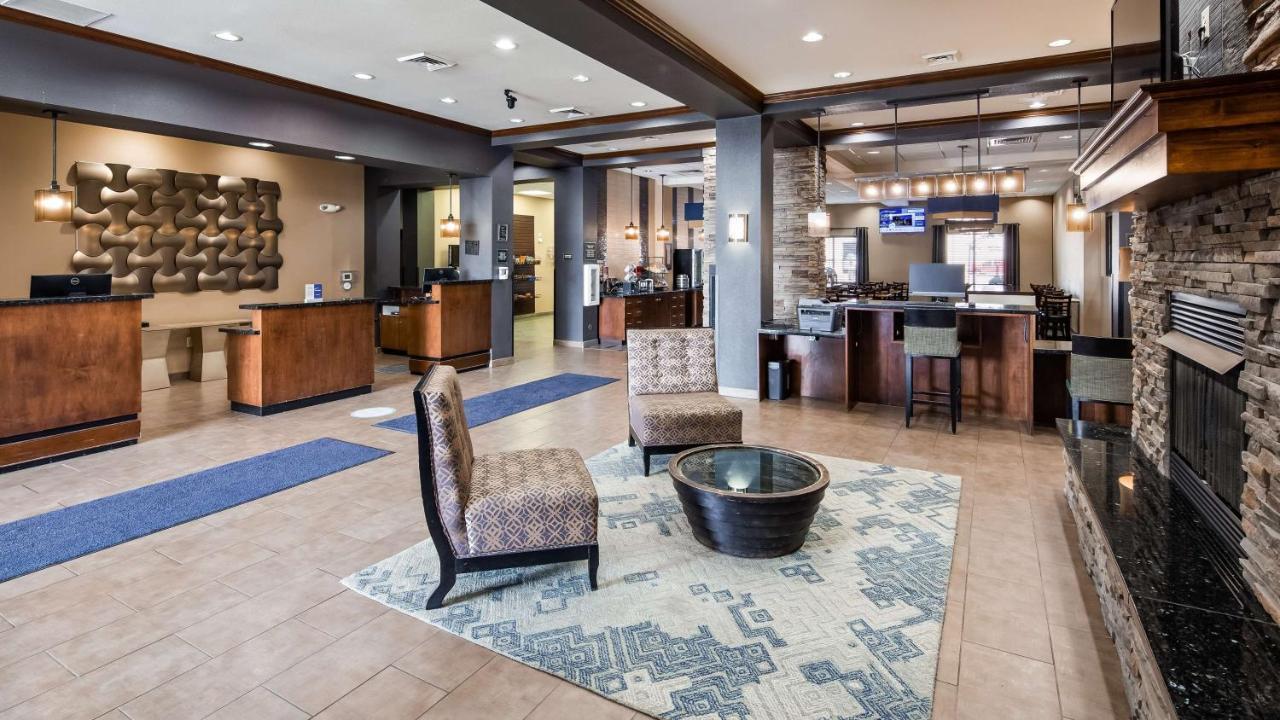 Best Western Plus Williston Hotel & Suites Exterior photo