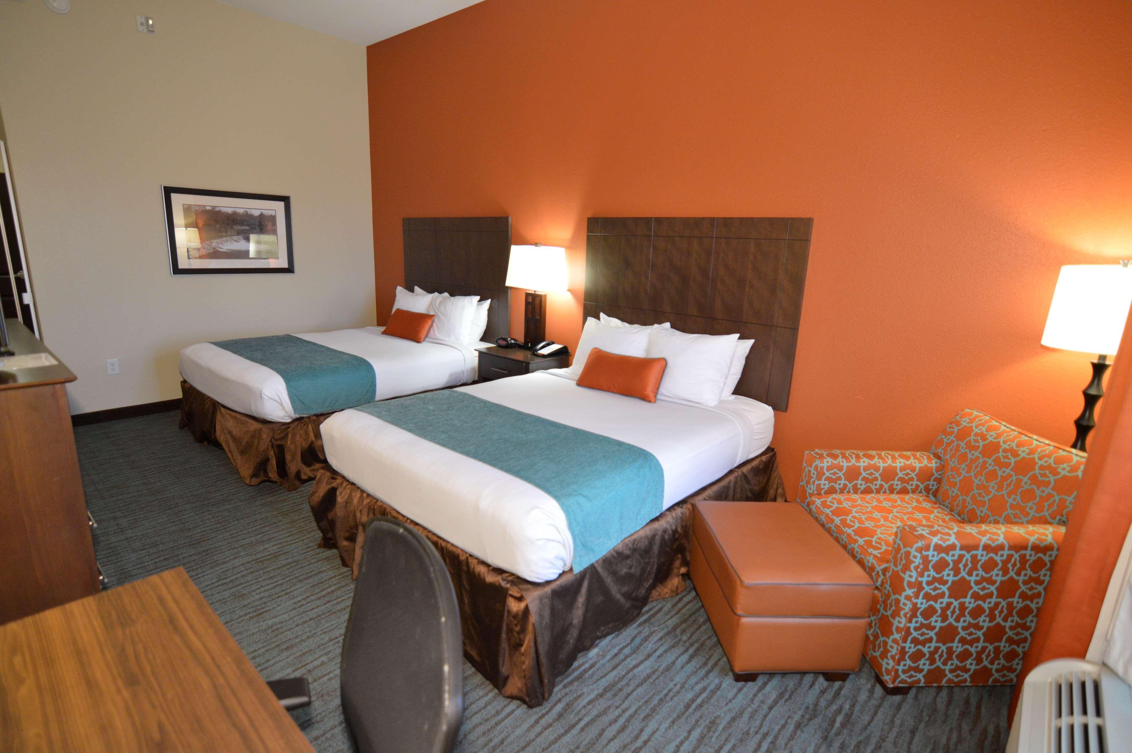 Best Western Plus Williston Hotel & Suites Exterior photo