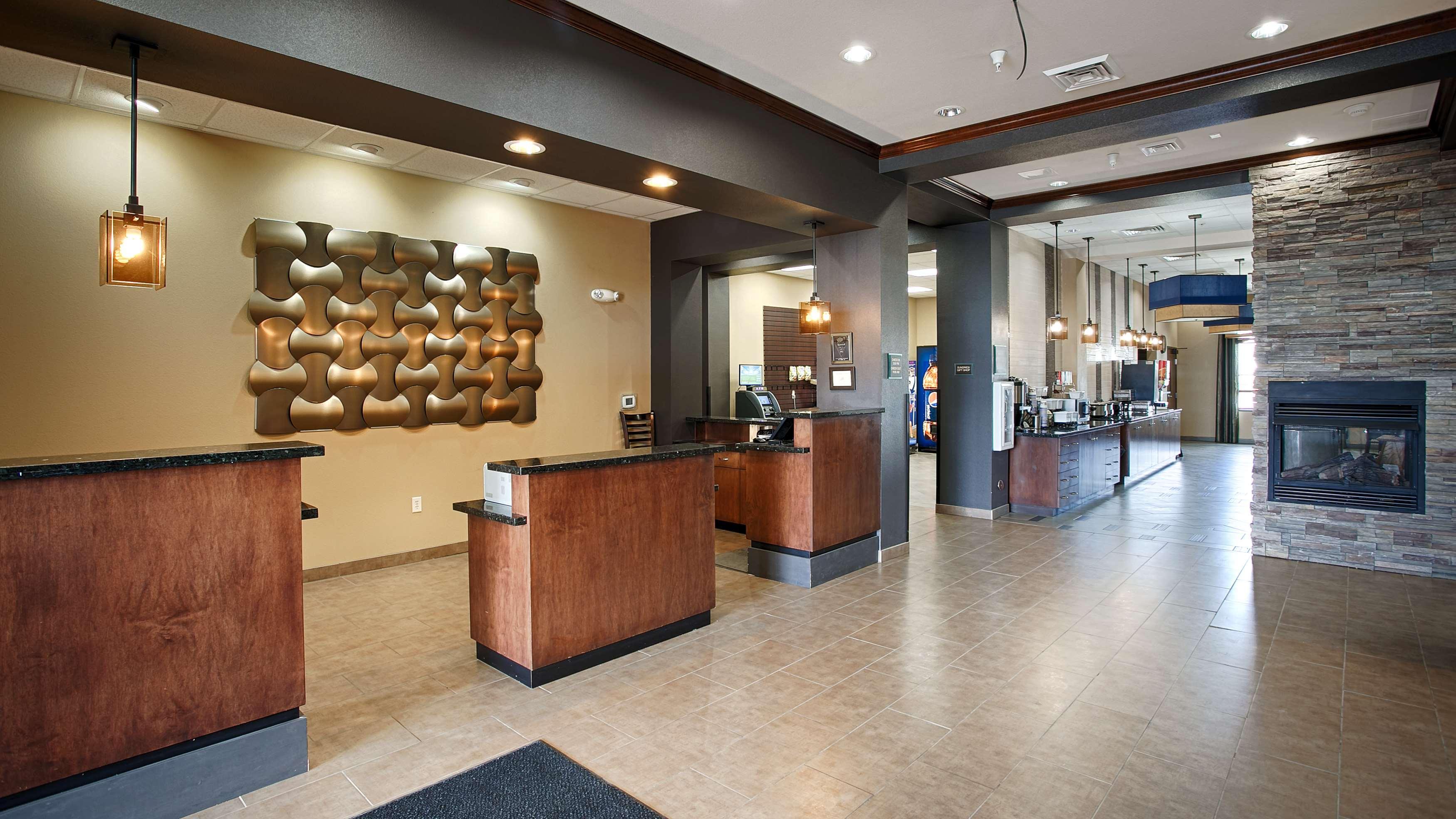Best Western Plus Williston Hotel & Suites Exterior photo