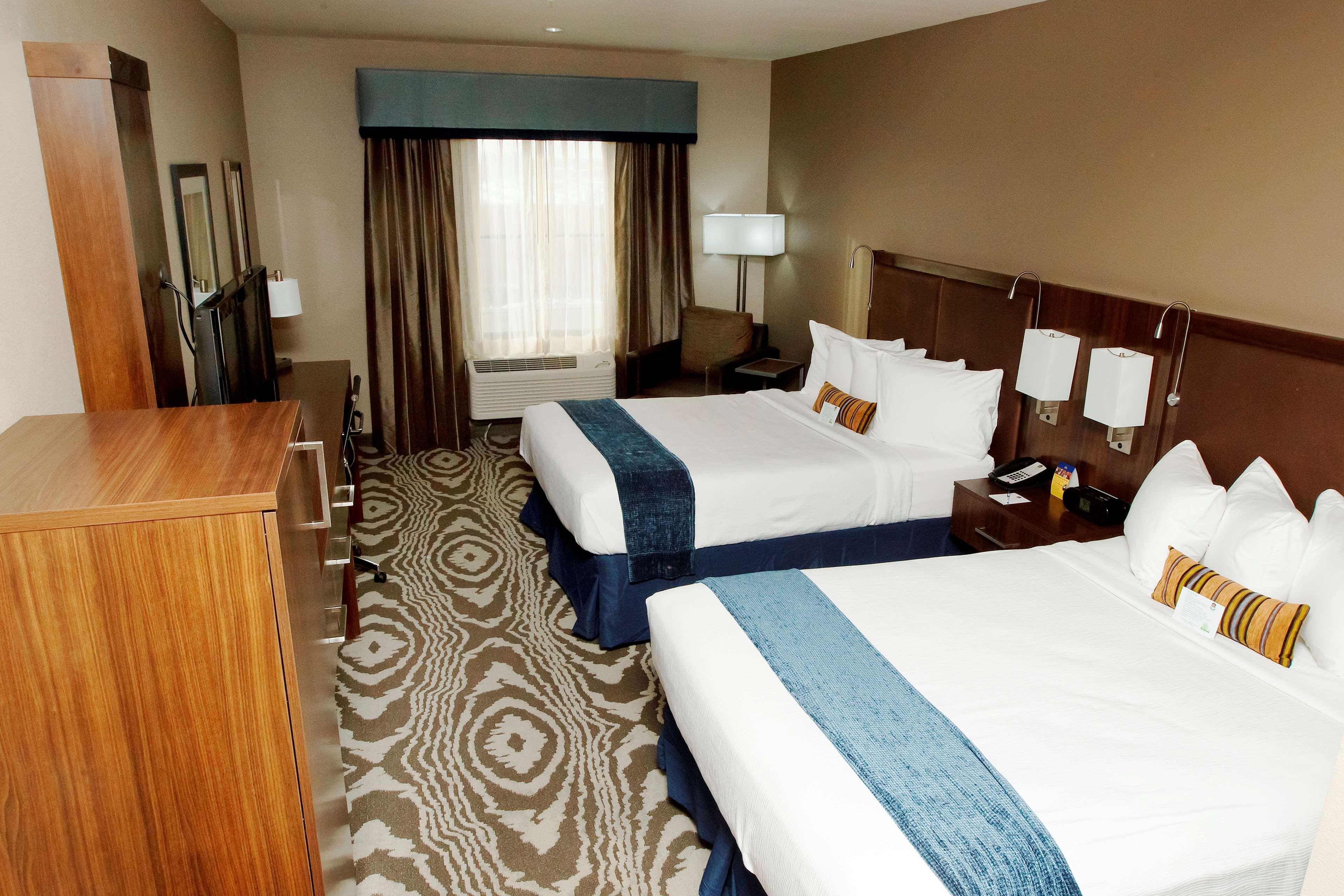 Best Western Plus Williston Hotel & Suites Exterior photo