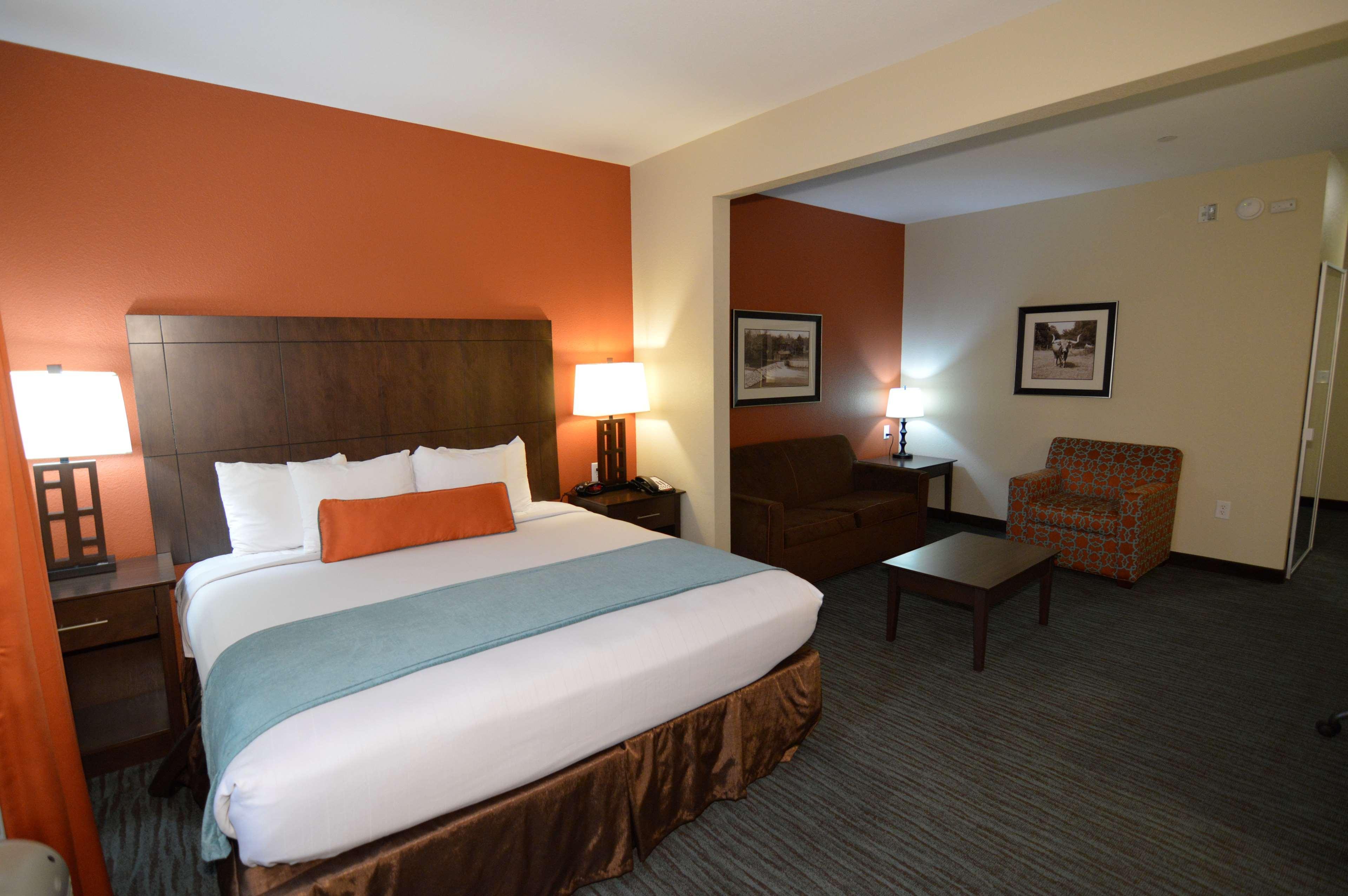 Best Western Plus Williston Hotel & Suites Exterior photo