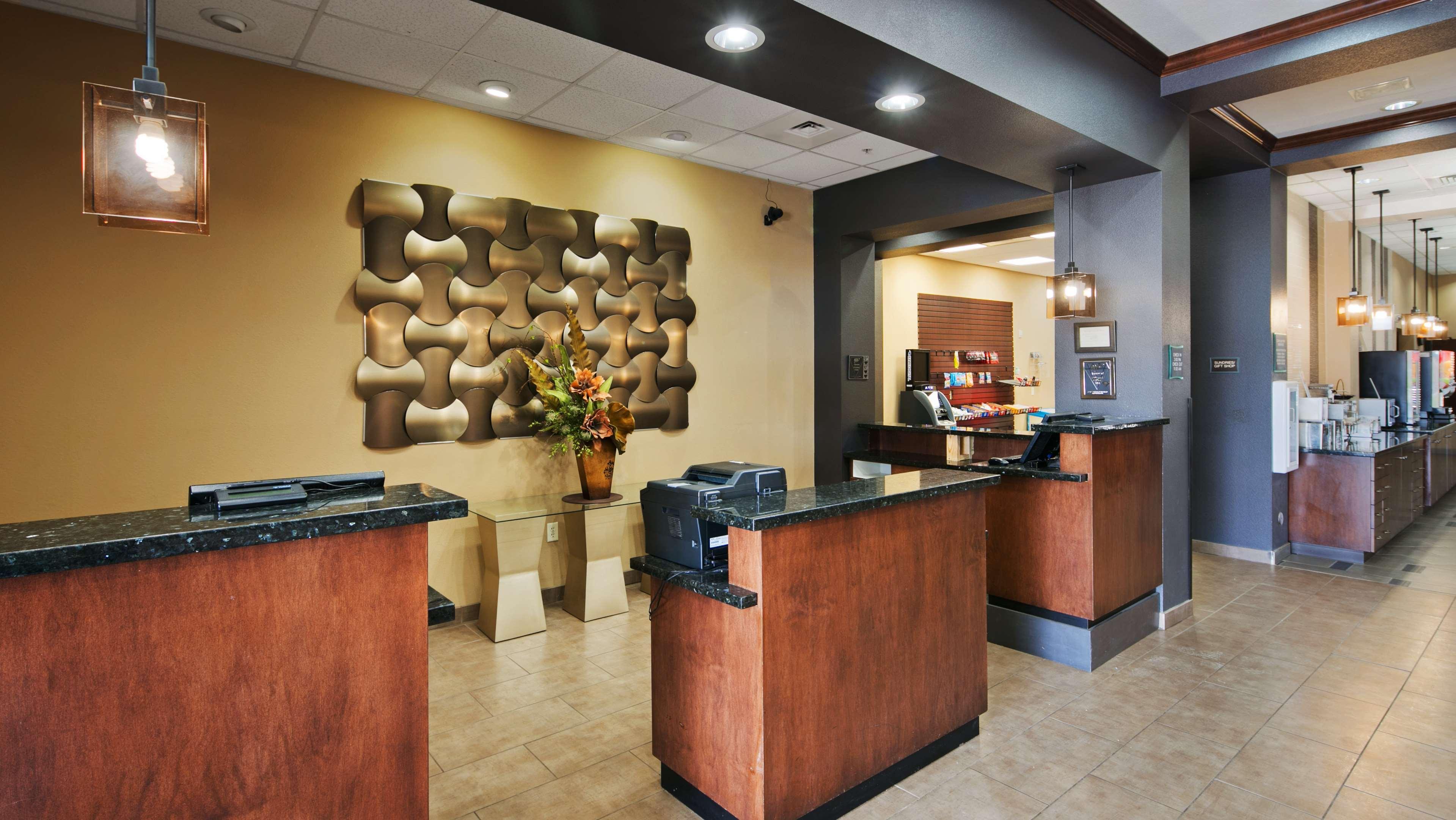 Best Western Plus Williston Hotel & Suites Exterior photo