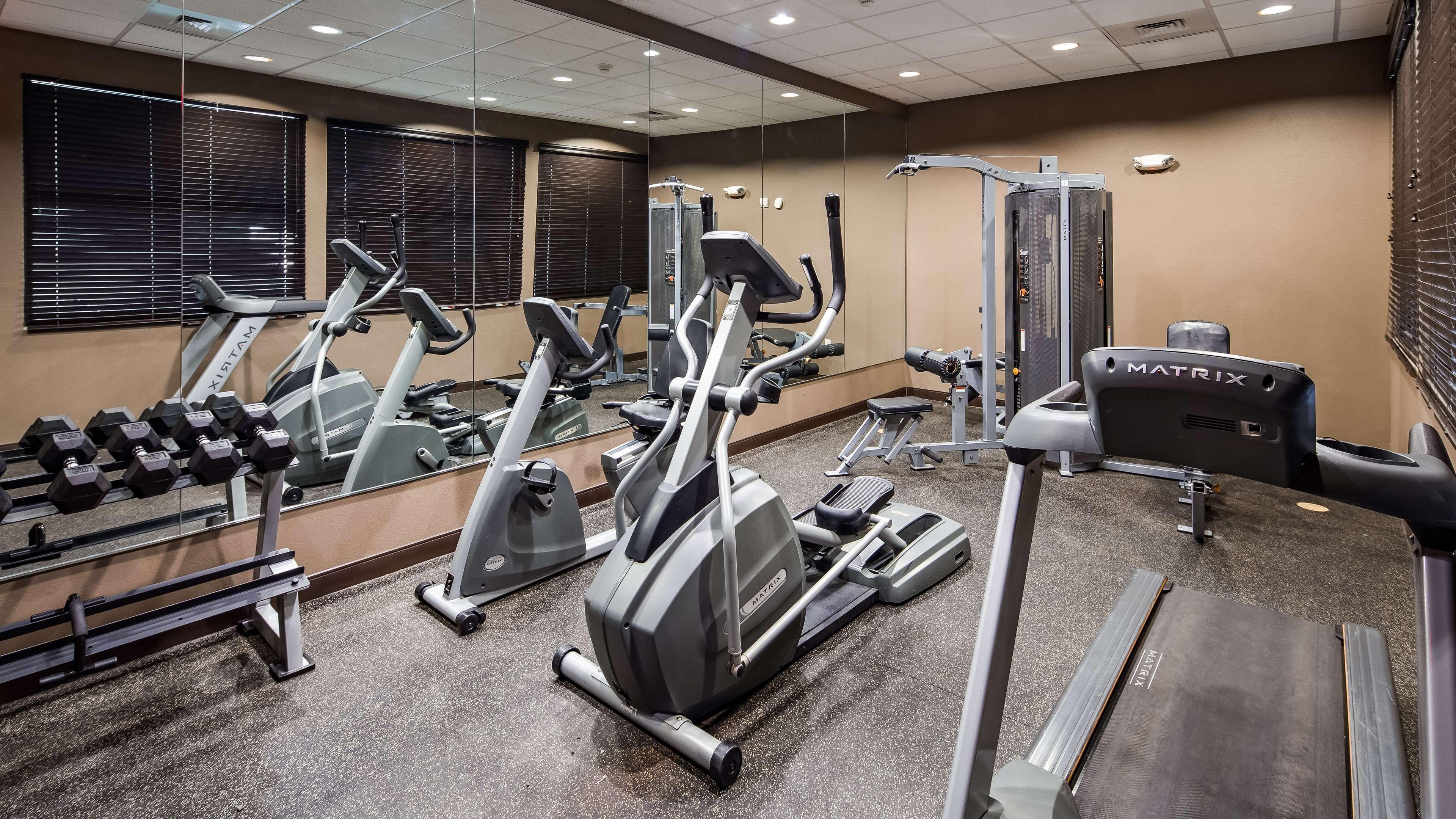 Best Western Plus Williston Hotel & Suites Exterior photo
