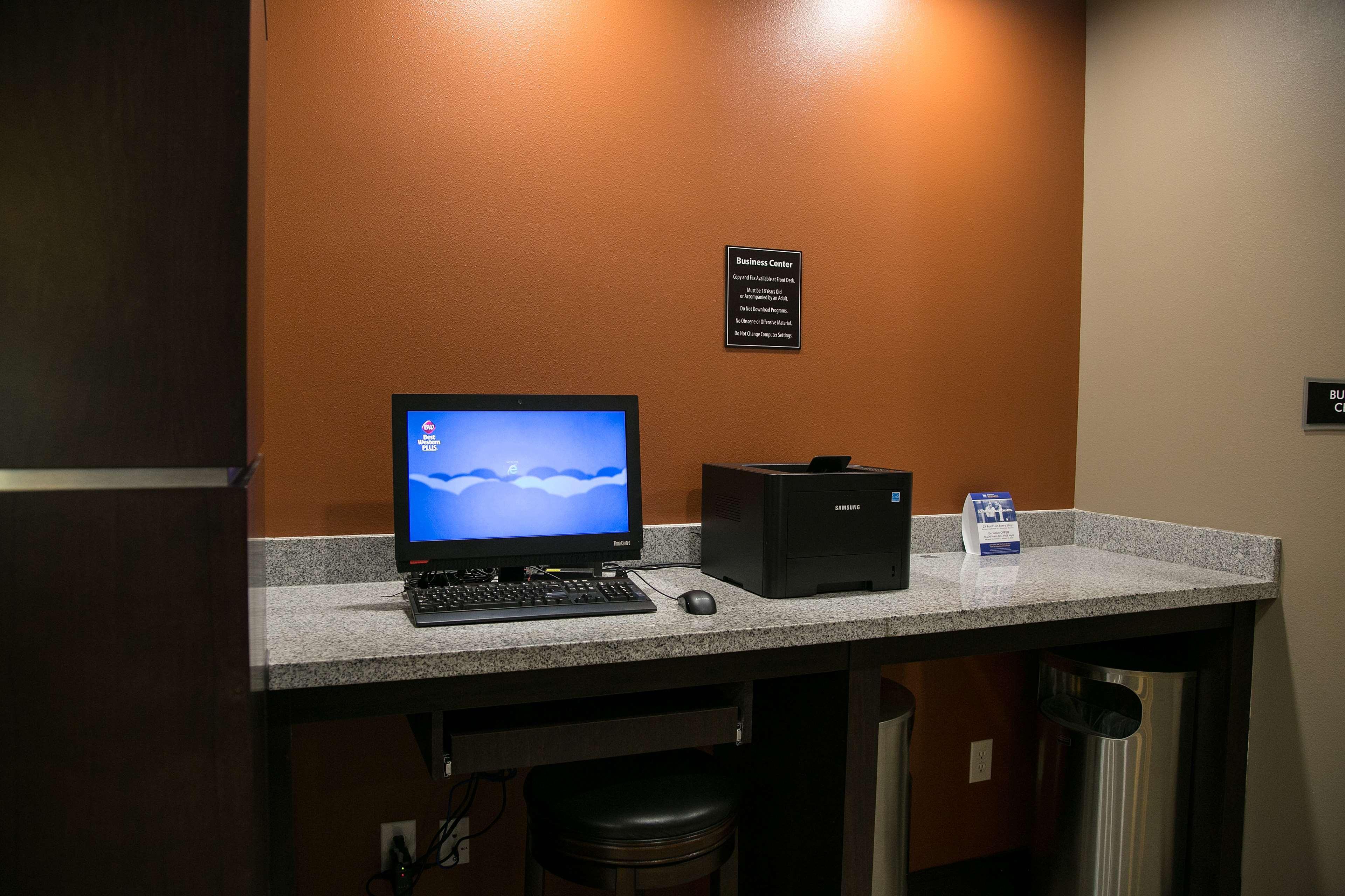 Best Western Plus Williston Hotel & Suites Exterior photo
