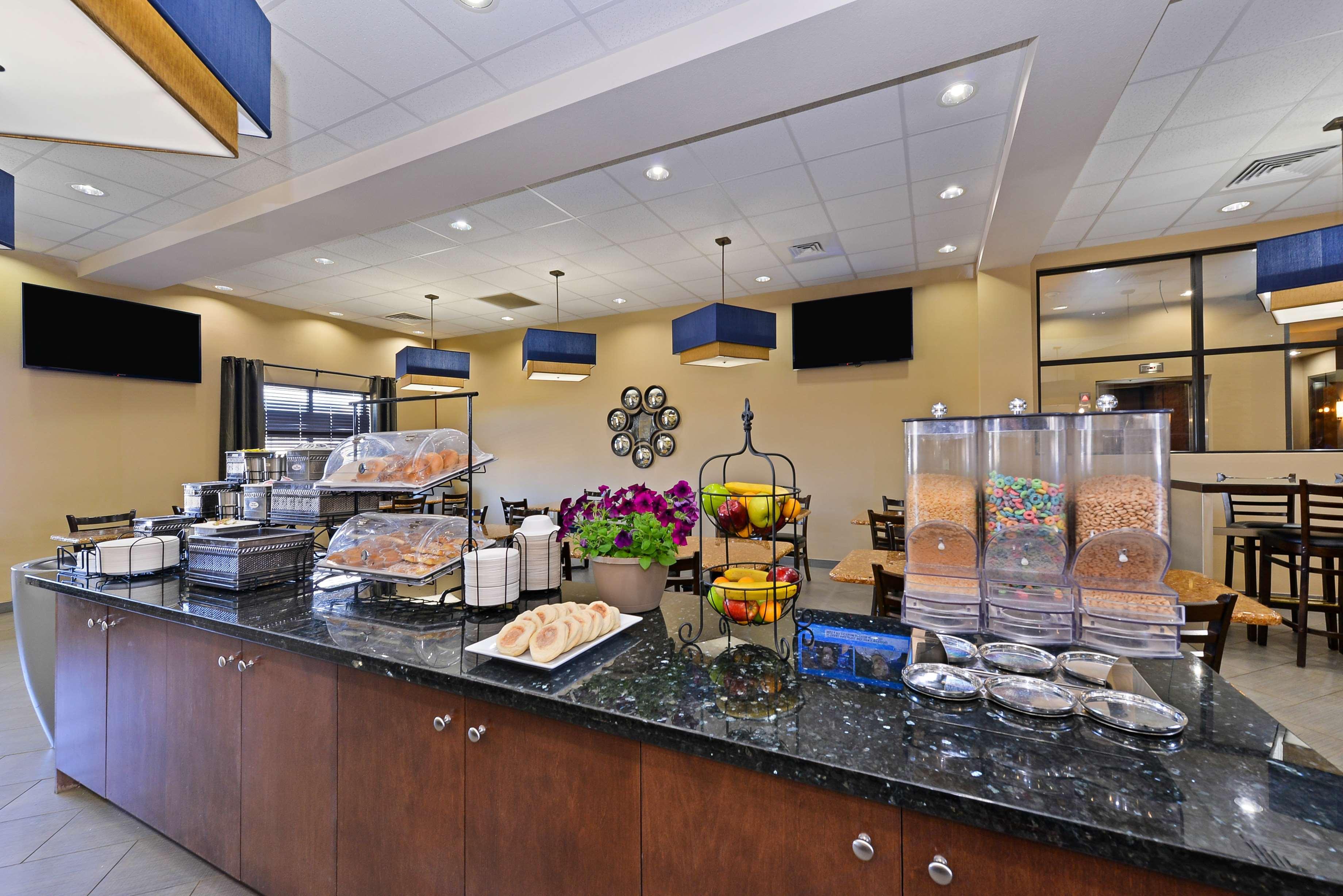 Best Western Plus Williston Hotel & Suites Exterior photo