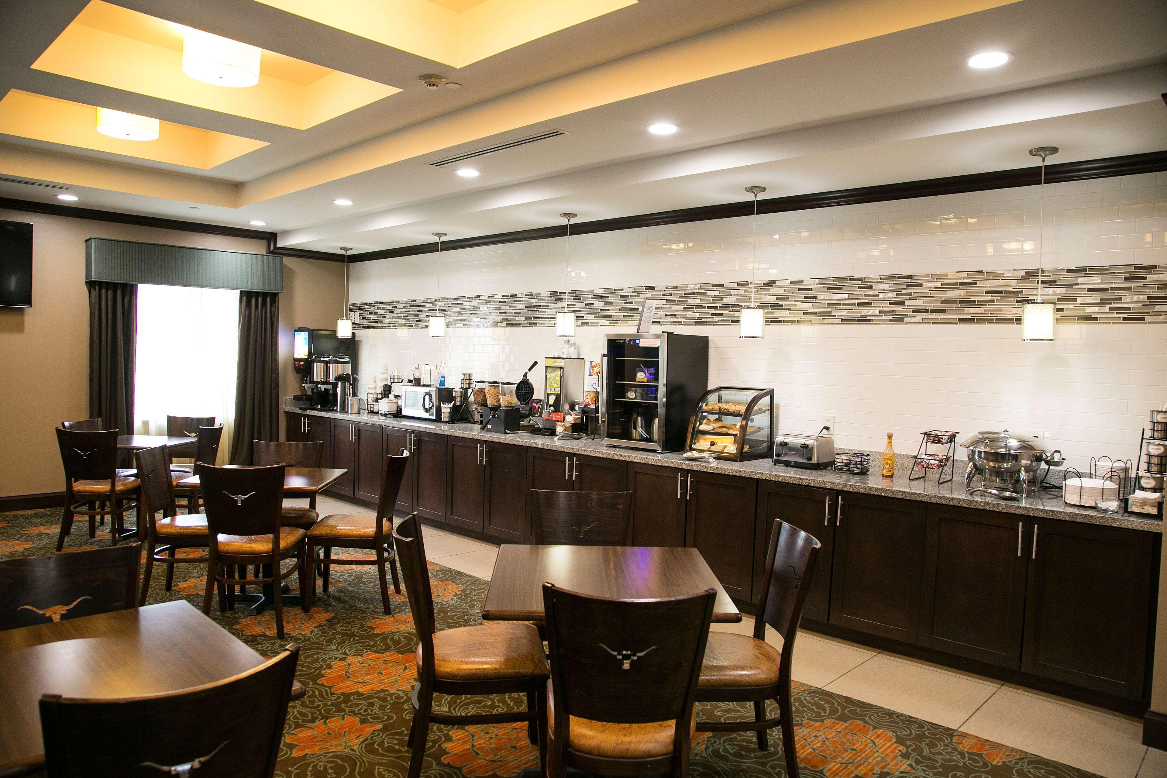 Best Western Plus Williston Hotel & Suites Exterior photo