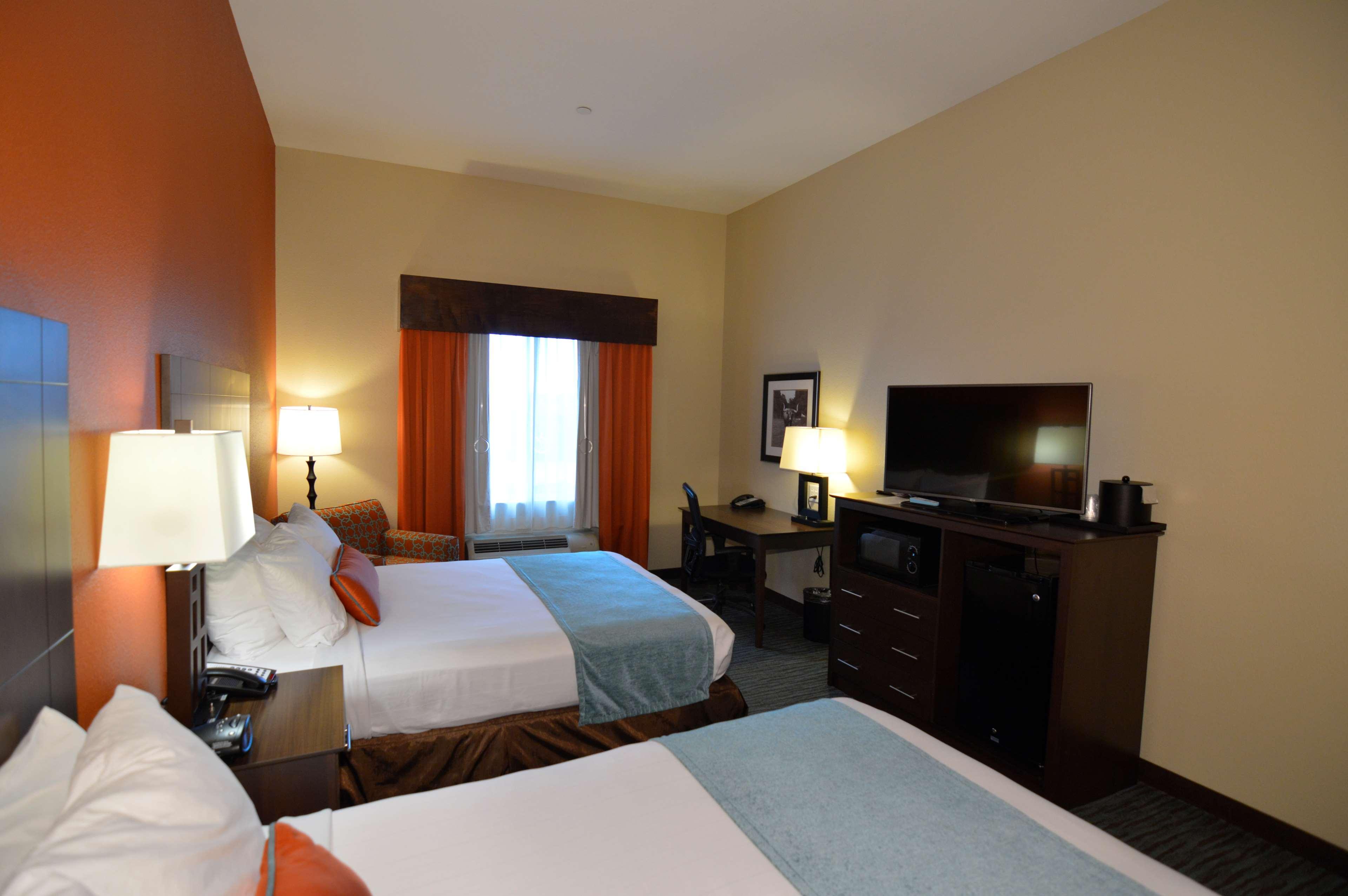 Best Western Plus Williston Hotel & Suites Exterior photo