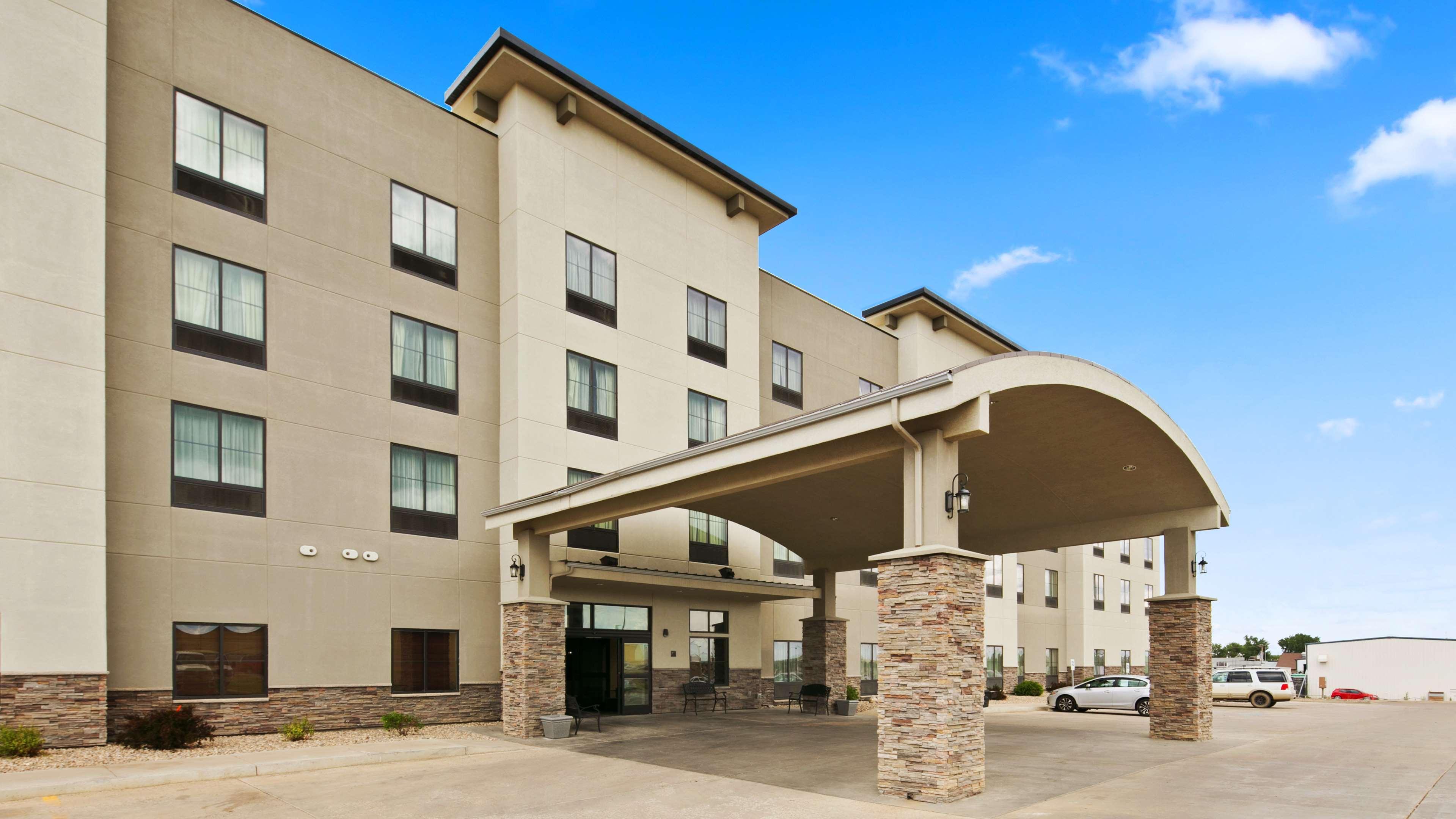 Best Western Plus Williston Hotel & Suites Exterior photo