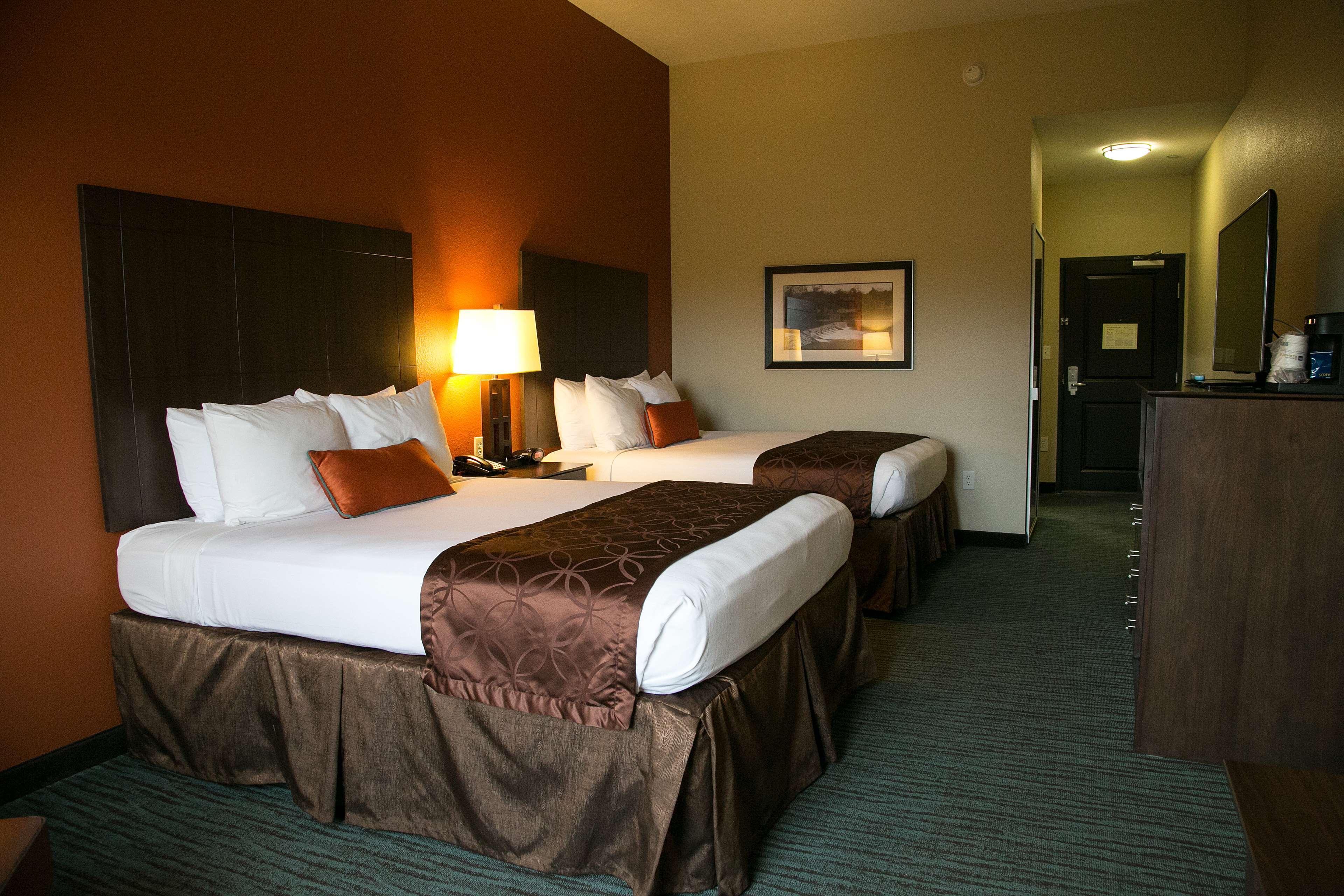 Best Western Plus Williston Hotel & Suites Exterior photo