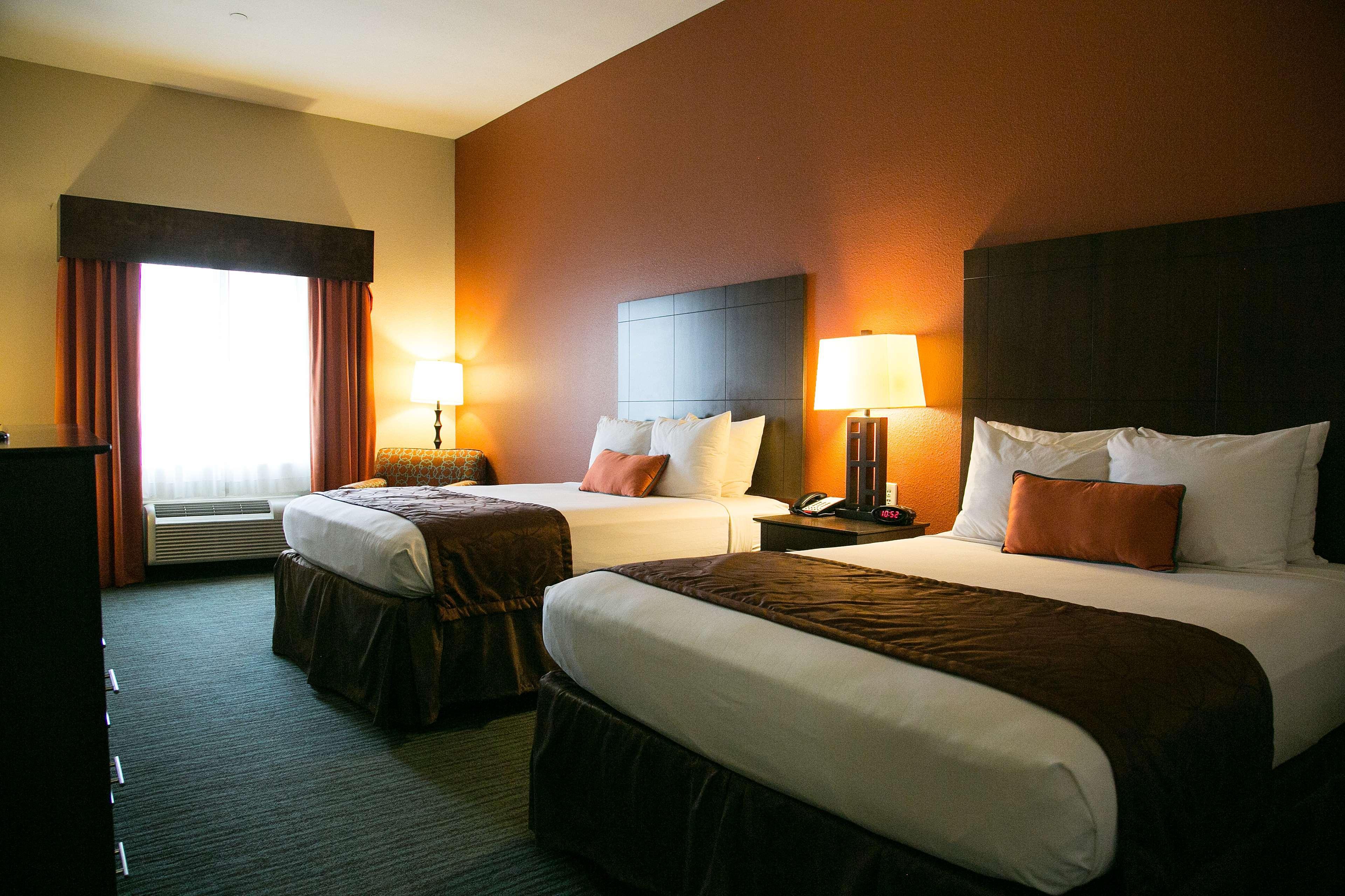 Best Western Plus Williston Hotel & Suites Exterior photo